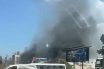 حريق كبير قرب الطريق البحرية في الدورة