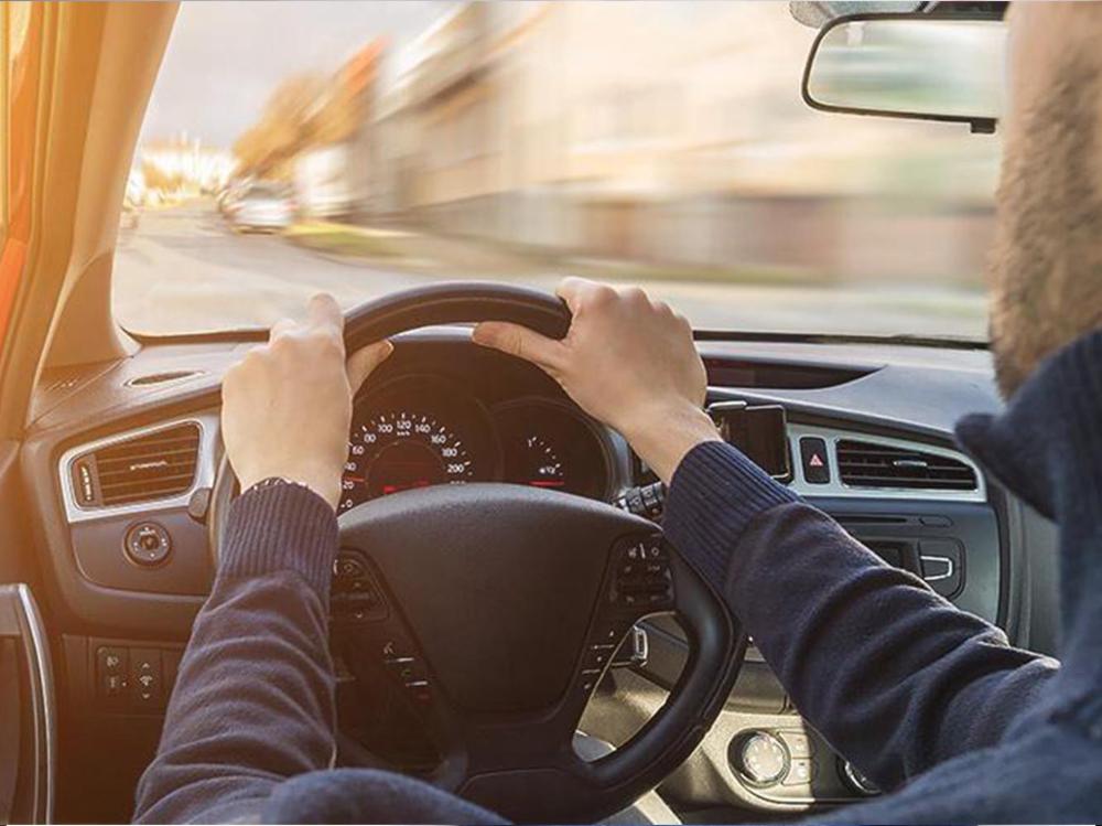 في بلد تحكمه السيارة... ماذا يعني أن تختار ألّا تقود؟