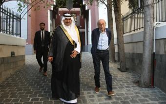 السفير السعودي يلتقي جنبلاط في كليمنصو ويبحثان تطورات لبنان والمنطقة