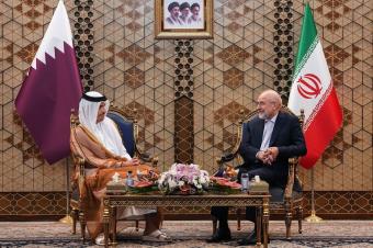 قاليباف خلال لقائه بن عبدالرحمن في طهران أمس (إرنا)