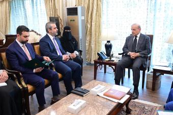 الشيباني وشهباز شريف يبحثان العلاقات السورية-الباكستانية وتعزيز التعاون