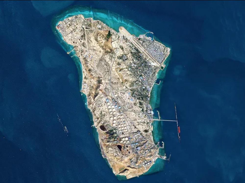 دوي انفجارات في محيط جزيرة خارك الإيرانية في الخليج