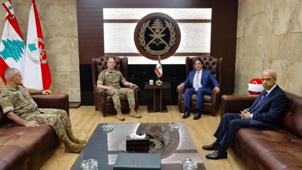 سفير لبنان في ماليزيا يلتقي قائد الجيش ويبحثان تعزيز التعاون بين البلدين