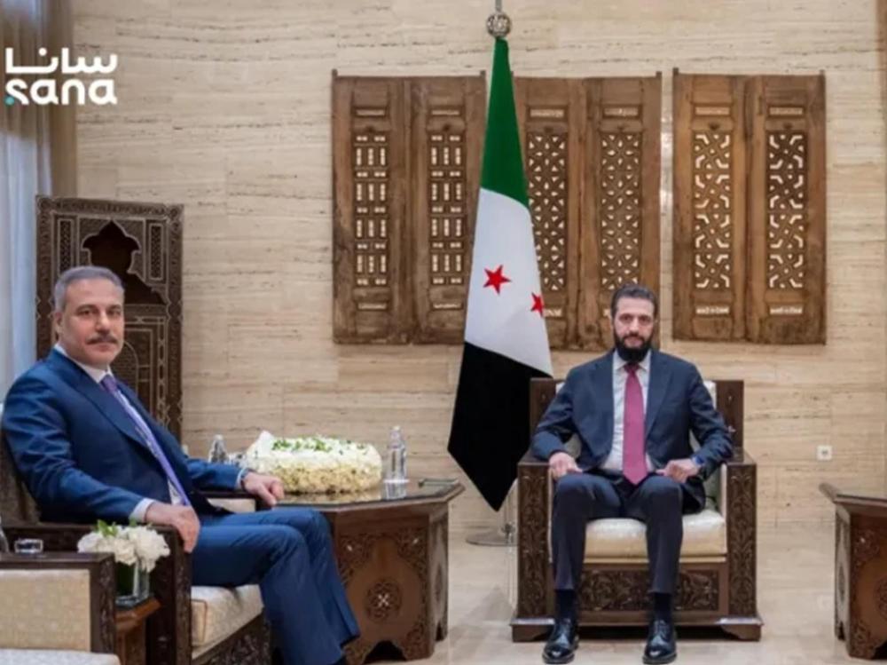 الشرع يبحث مع وزير الخارجية التركي تعزيز العلاقات ومستجدات الأوضاع