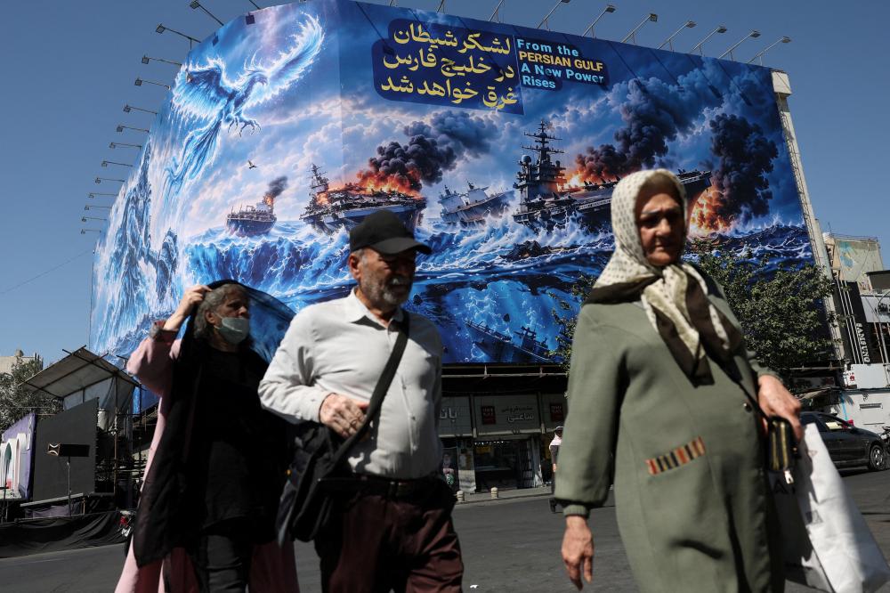 إيران تحذّر واشنطن: التدخل في هرمز سيقابَل بـ
