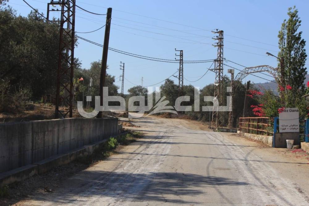 قوة إسرائيلية تتوغل في دير ميماس وتقطع مدخل البلدة وتفتش منازل وتحطم أعمدة