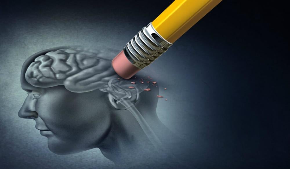 متى تبدأ الذاكرة في خذلاننا؟