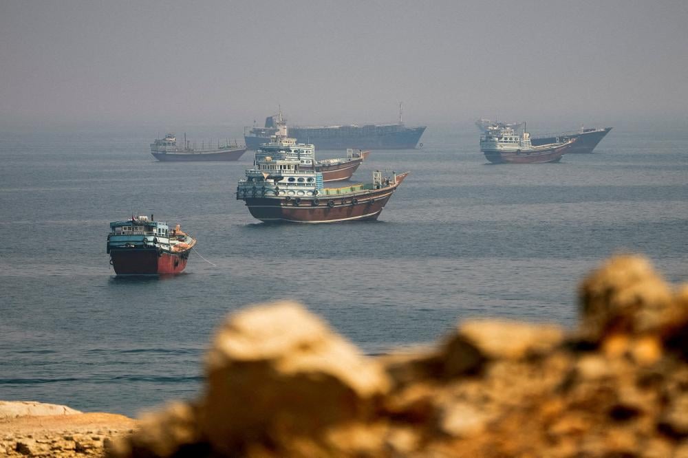 إيران تتمسك بشروطها لفتح مضيق هرمز