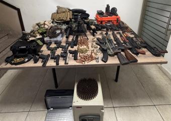 الجيش يضبط كمية كبيرة من الأسلحة الحربية في بشامون