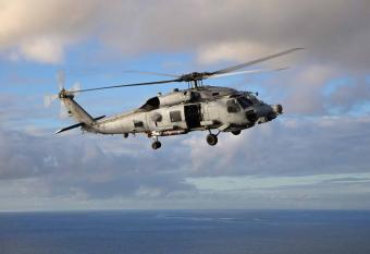 الجيش الأميركي ينفي سقوط مروحية MH-60R في البحر الأحمر
