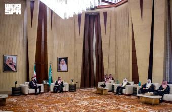 بالصور والفيديو - لقاء بين بن سلمان والشرع في الرياض