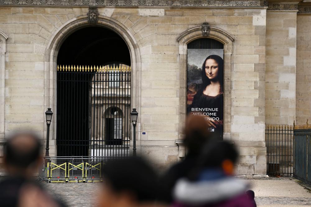 The “Mona Lisa” behind closed doors... French protests shut the Louvre and leave tourists in disarray