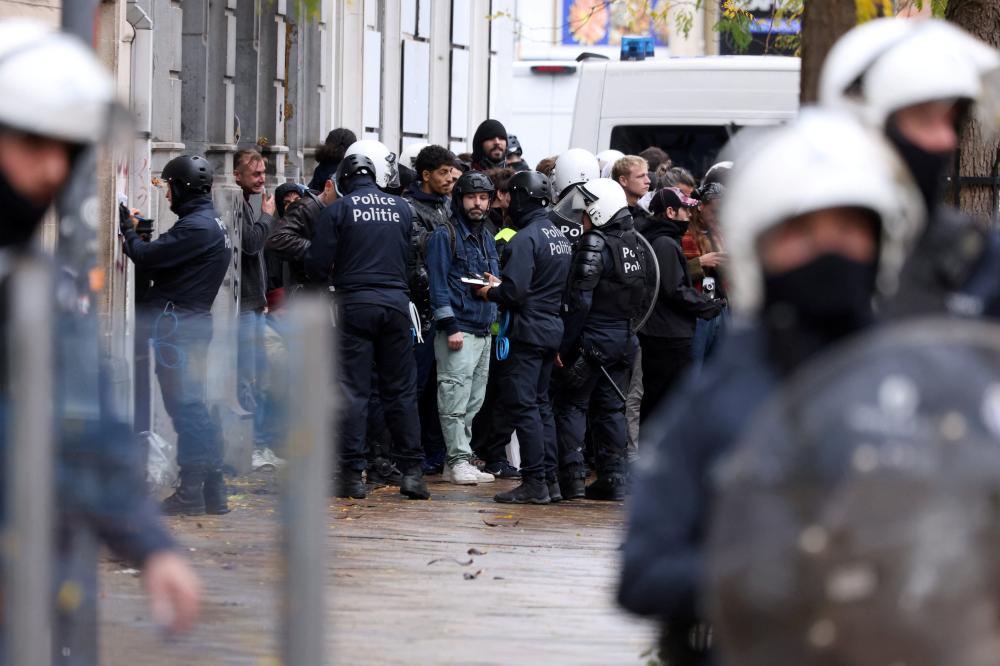 Clashes and tear gas in Brussels