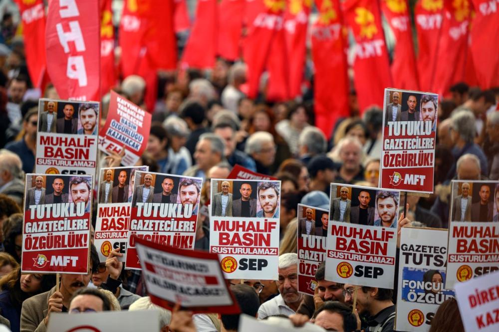 Protests in Turkey after 11 journalists were arrested in two months