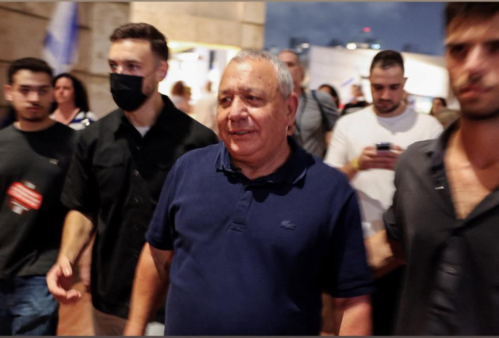 قبل الانتخابات الإسرائيلية... آيزنكوت يُستقبل بهتافات "رئيس الوزراء المقبل"