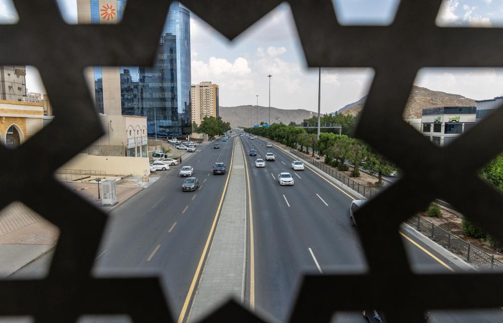 الحوثيون يدعون إلى إخلاء مطار عدن فورا