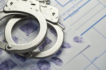 توقيف شخص ادعى سرقة أموال من منزله بعد خسارتها في المراهنات