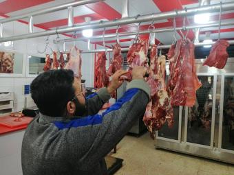 فضيحة اللحوم المدعومة: الأبقار تُهرّب إلى سوريا و"العويس" البلدي "مزوّر"