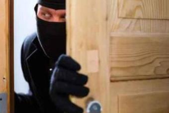 دخلوا إلى الدير وسرقوا محولات الكهرباء وكأس القربان