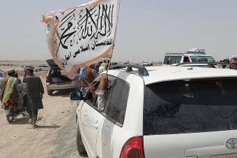 بوش ينتقد الإنسحاب من أفغانستان... وبايدن يطلق "اللاجئ الحليف"