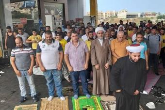 إقامة صلاة الجمعة بباحة محطة في الجية
