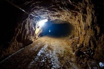 انتشال جثامين ثلاثة عمال فلسطينيين من نفق على حدود غزة مع مصر