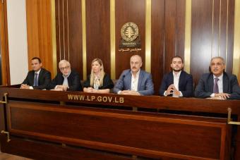 نواب قدموا اقتراحا لخفض سن الاقتراع الى 18 عاما لادخال الطمأنينة الى الشباب