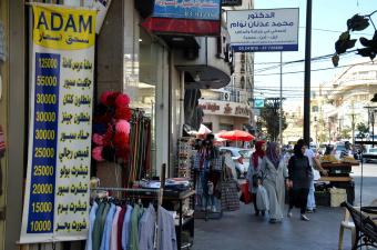 المحال في صيدا تلجأ إلى "سحق الاسعار" أو "التصفية"
