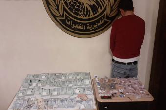 يروجان المخدرات والعملات المزورة في الكولا