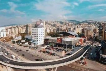 زحمة سير إثر تعطل شاحنة على جسر انطلياس