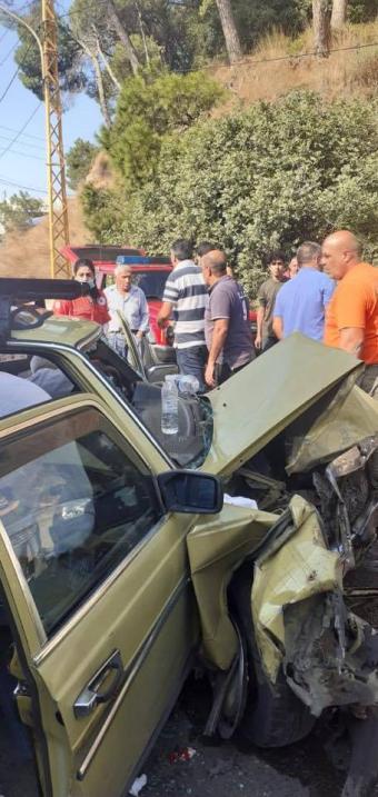 4 جرحى بحادث سير على طريق عاريا
