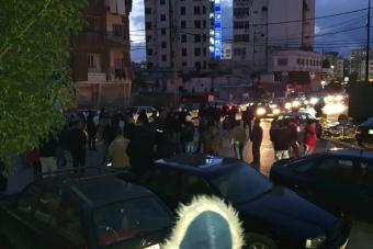 بالصور: إقفال طريق سد البوشرية بالإطارات المشتعلة