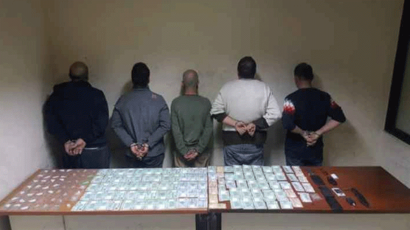 بين الضبية وكسروان... توقيف مروج مخدرات وزبائنه بالجرم المشهود