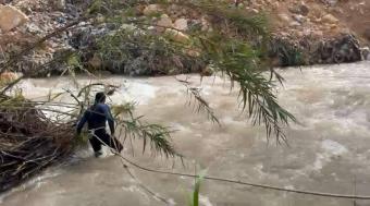 بالفيديو: انتشال جثتي سوريين فقدا في نهر داريا