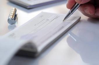 محفوظ تابع مع سلامة عدم قبول المصارف للشيكات الصادرة عن المركزي كرواتب