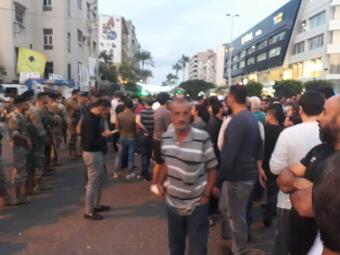 جرحى إثر اشكال في صيدا على خلفية قطع المحتجين طريق ايليا