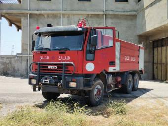 بالصور: حريق أعشاب في القاسمية