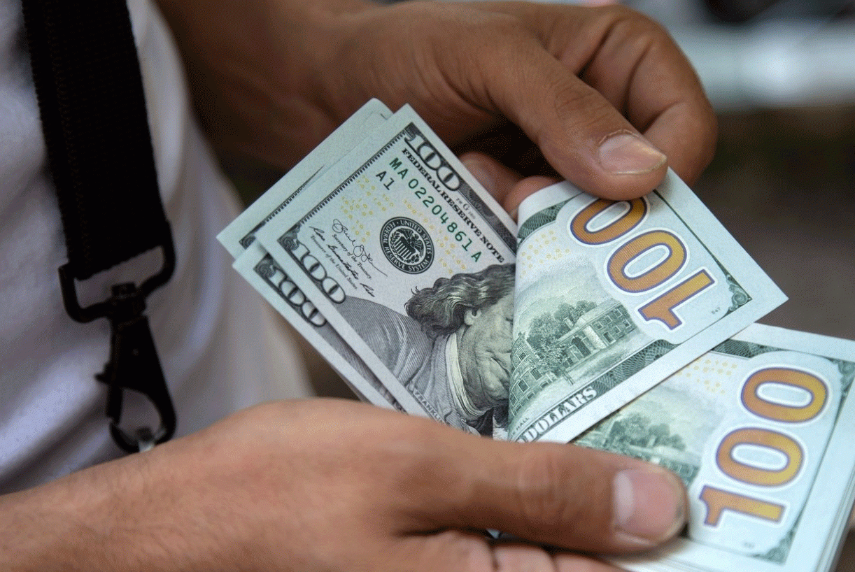 "دولار صيرفة" يرتفع.. كم بلغ اليوم؟