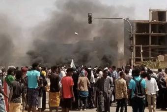 قتيلان في احتجاجات كبيرة بمدن سودانية