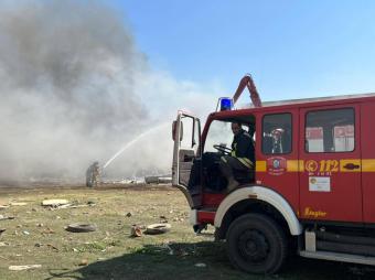 بالصور: حريق داخل بؤرة في تعنايل