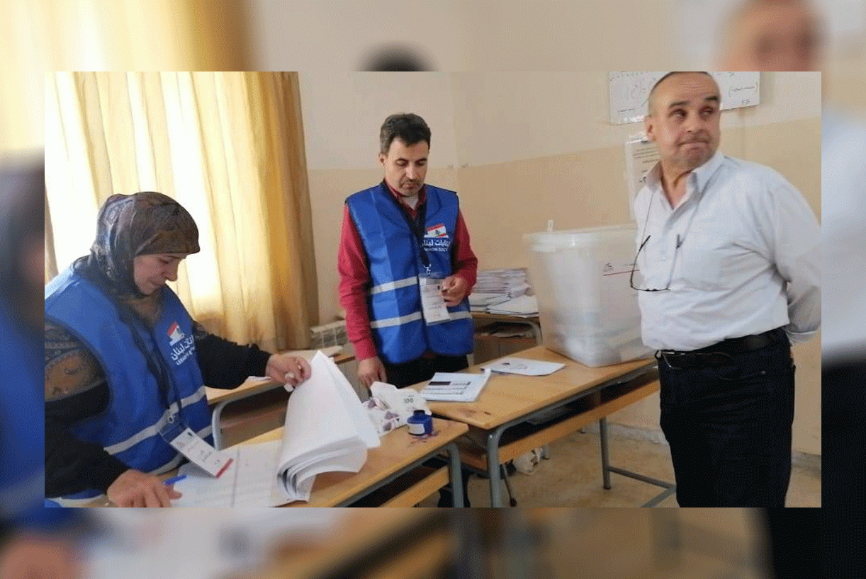 رقيب يجمع الخردة وعسكري يبيع الخضار وآخر ينقّب في النفايات