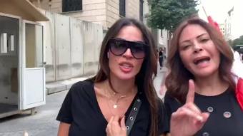 كارمن لبّس تتظاهر مع نادين نجيم