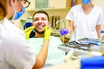 أجهزة تقويم الأسنان ليست حكراً على المراهقين